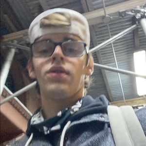 Meet your Posher, Max